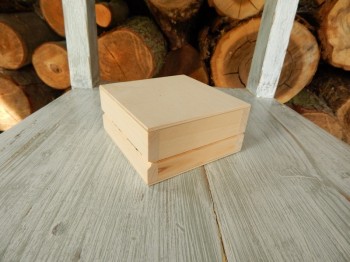 Dřevěná krabička 10 x 10 x 5 cm II