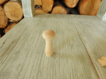 Dřevěný úchyt dlouhý kolíček