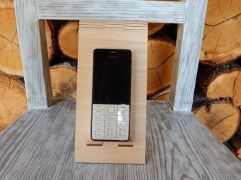 Dřevěný stojan na mobil větší