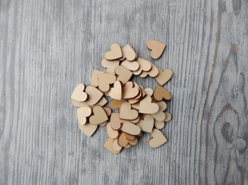 Konfety dřevěné Srdce 2 x 2 cm 50 ks přírodní