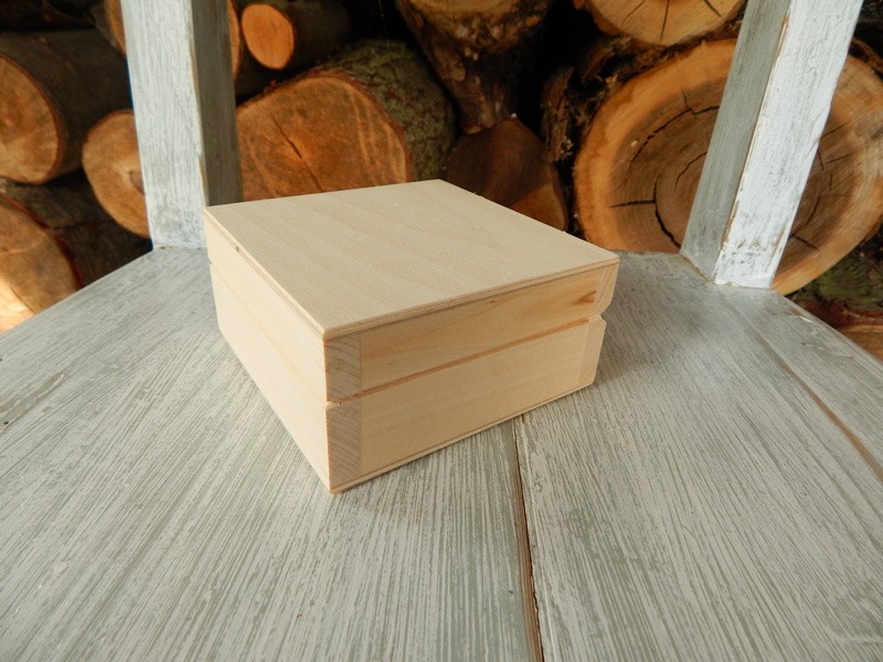 Dřevěná krabička 10 x 10 x 5 cm II