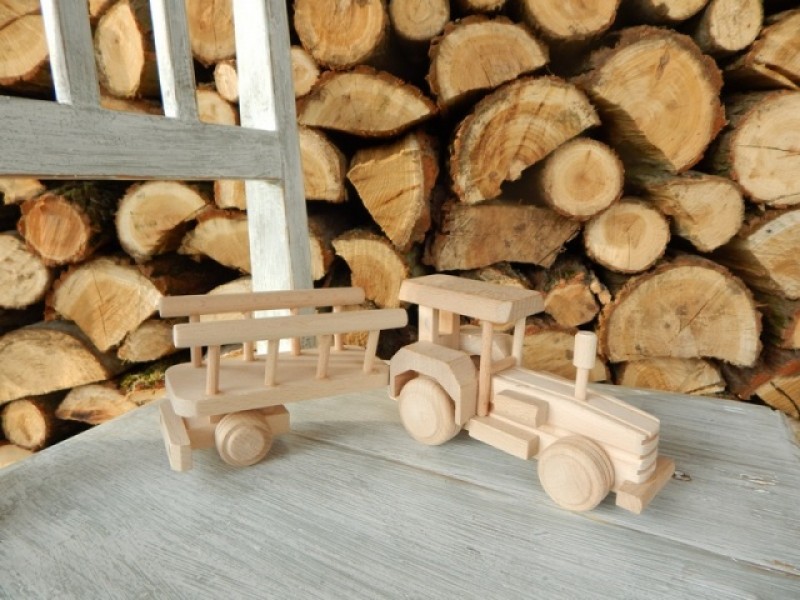 Dřevěný traktor s vozem malý