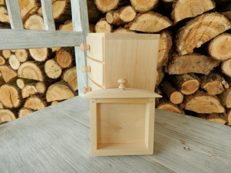 Dřevěná komodička 4 šuplíčky 