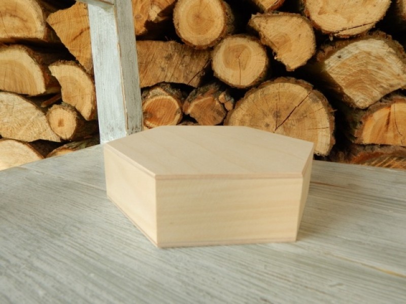 Dřevěná krabička bomboniérka střední