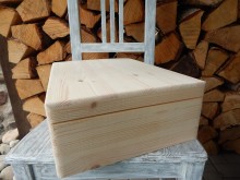Dřevěná bednička zaoblená střední bez otvorů borovice