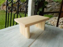 Dřevěný stoleček pro panenky český výrobek