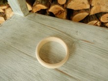 Dřevěný náramek oblý 2 cm