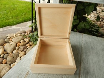 Dřevěná krabička 13 x 13 cm
