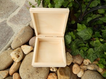 Dřevěná krabička 13 x 13 cm