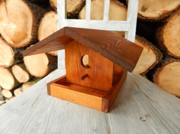 Dřevěné krmítko pro ptáčky