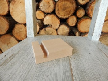 Dřevěný stojan na mobil masiv