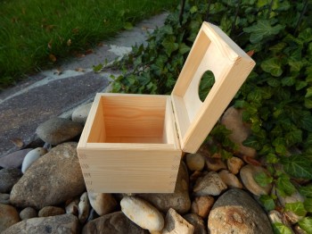 Dřevěná krabička na kapesníky ovál otvírací