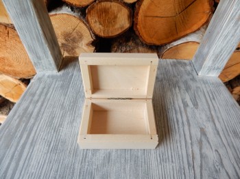 Dřevěná krabička 9 x 6 x 4 cm 