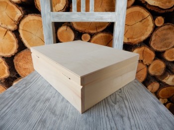 Dřevěná krabička 27,5 x 20,5 cm se zapínáním 