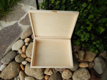Dřevěná krabička 27,5 x 20,5 cm se zapínáním 