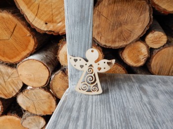 Dřevěný výřez andílek ozdobný