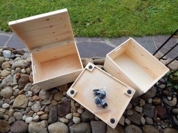 Dřevěné trio s dětským motivem - 3 bedničky s kolečky