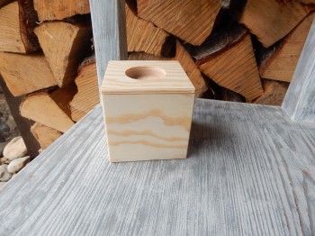 Dřevěný svícen + krabička na sirky