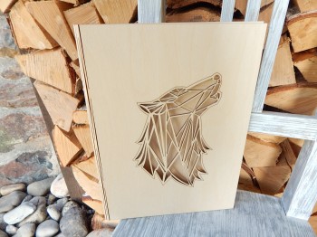 Desky závěsné dřevěné A5 vlk