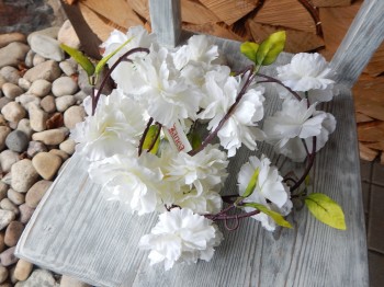 Girlanda květinová višeň 170 cm bílá