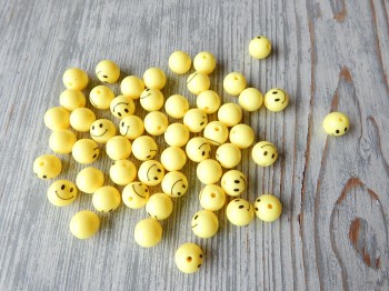 Korálky žluté smile 12 mm 50 gr
