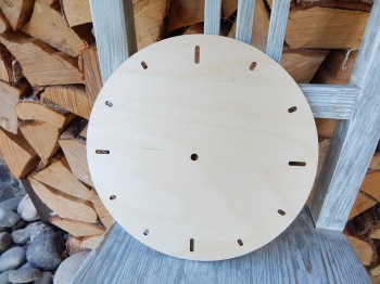 Hodiny dřevěné překližka kulaté s výřezy 26 cm