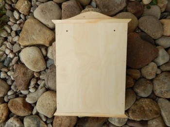 Dřevěná skřínka na klíče II