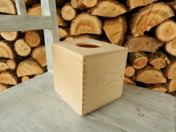Dřevěná krabička na kapesníky typ II dřevo