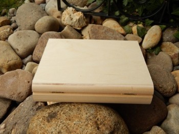 Dřevěná kniha na klíček menší