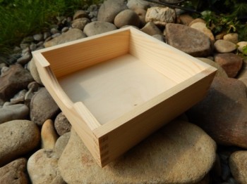 Dřevěná krabička na ubrousky
