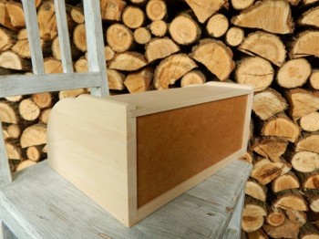 Dřevěný box na chleba