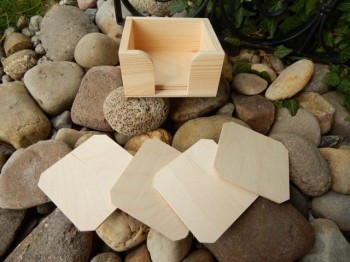 Dřevěný zásobník + 6 podložek čtverec