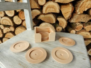Dřevěný zásobník + 6 podložek masiv