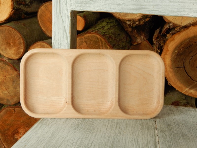 Dřevěný tácek na oříšky 3 přihrádky