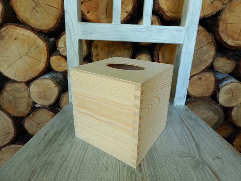 Dřevěná krabička na kapesníky čtverec ovál