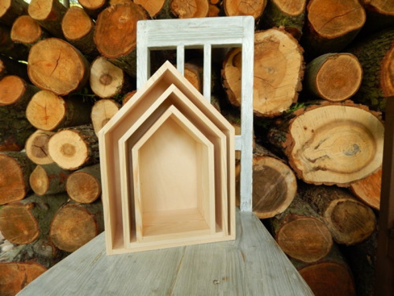 Dřevěný domeček polička malý