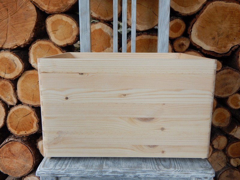Dřevěný box vysoky s otvory