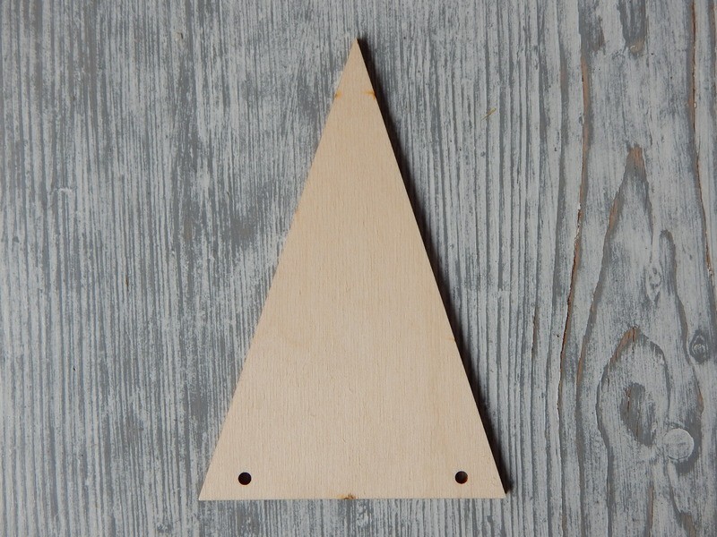 Dřevěný výřez trojúhelník na girlandu