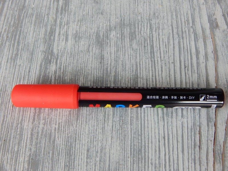 Akrylové pero - popisovač 2 mm červené