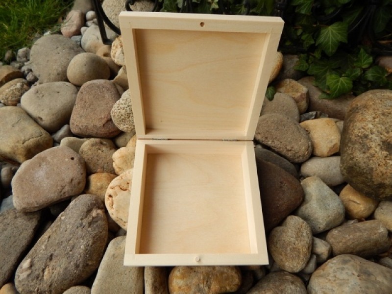 Dřevěná krabička 14 x 14 cm 