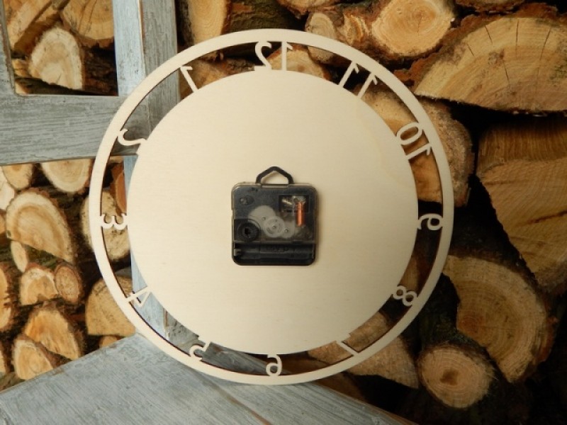 Dřevěné hodiny s čísly + strojek větší ručičky