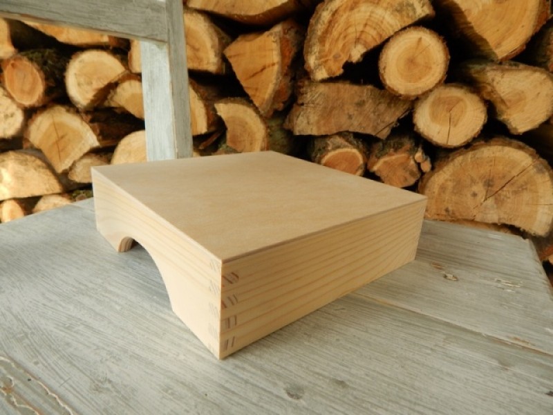 Dřevěná krabička na ubrousky