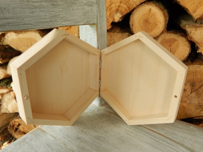 Dřevěná krabička bomboniérka střední
