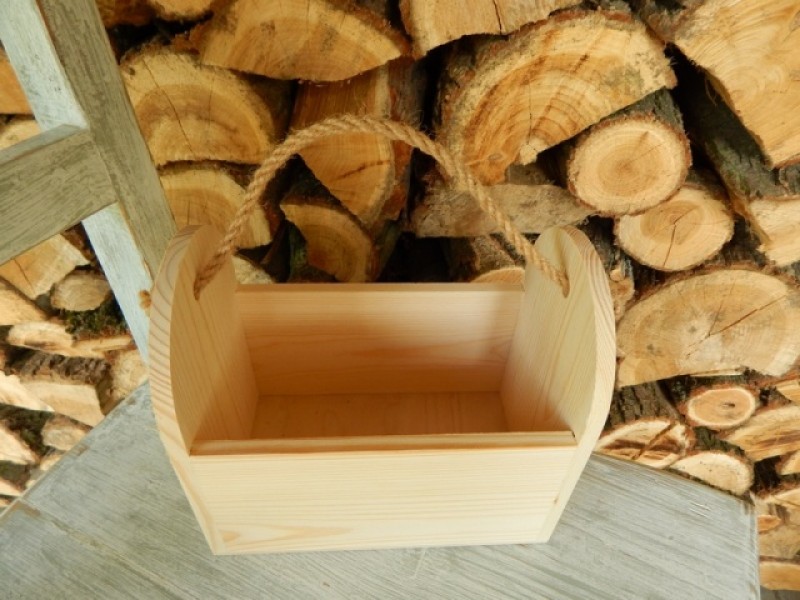 Dřevěná krabička na všelicos s provázkem